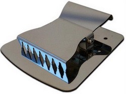 Держатель для автомобильных ковриков, настенный. Нержавеющая сталь.